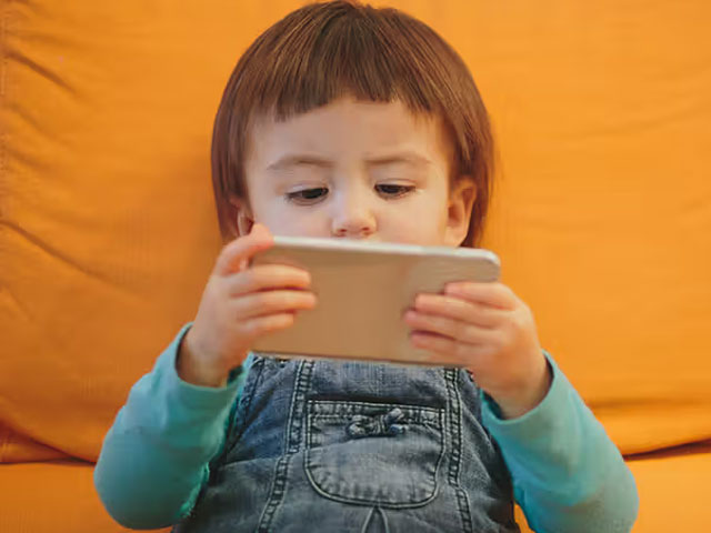 سوشل میڈیا پر بچوں کی دماغی صحت خراب کرنے کا الزام: امریکی کمپنیوں کو مقدمے کا سامنا