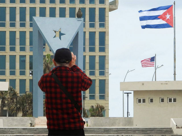 تیل کی ناکہ بندی کی دھمکی کے بعد امریکا کیوبا مذاکرات