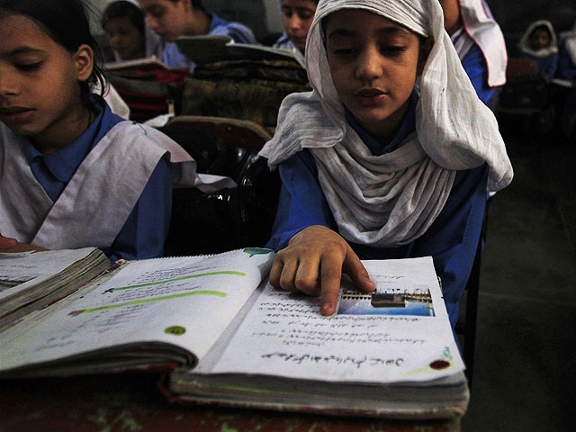ہر تیسرا شہری ان پڑھ: پاکستان تعلیم کے میدان میں جنوبی ایشیا کا سب سے پست ملک