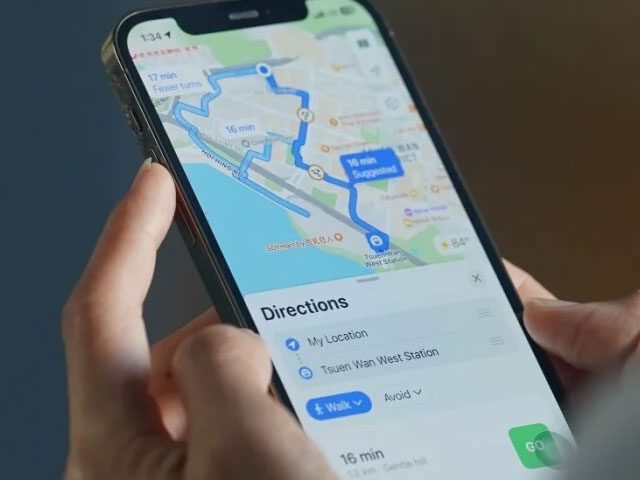 دوستوں اور خاندان کے ساتھ اپنی لائیو لوکیشن شیئر کریں