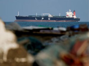 ٹرمپ نے آبنائے ہرمز کھولنے کی ڈیڈ لائن مزید 10دن بڑھادی