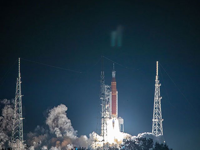 مشن آرٹیمس 2 لانچنگ : انسان 58 برس بعد پھر سے چاند پر قدم رکھنے کو تیار