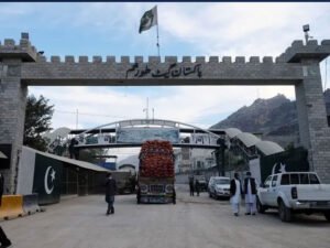 افغان مہاجرین کی واپسی کے لیے طورخم بارڈر عارضی طور پر کھولنے کا فیصلہ