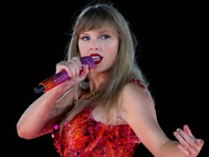 ٹیلر سوئفٹ کی اپنی آواز کی ممکنہ اے آئی کلوننگ روکنے کے لئے قانونی کارروائی