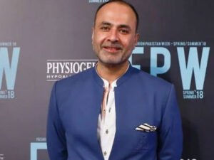 فیشن ڈیزائنر دیپک پروانی کراچی میں 3 ماہ میں 3 بار لٹ گئے