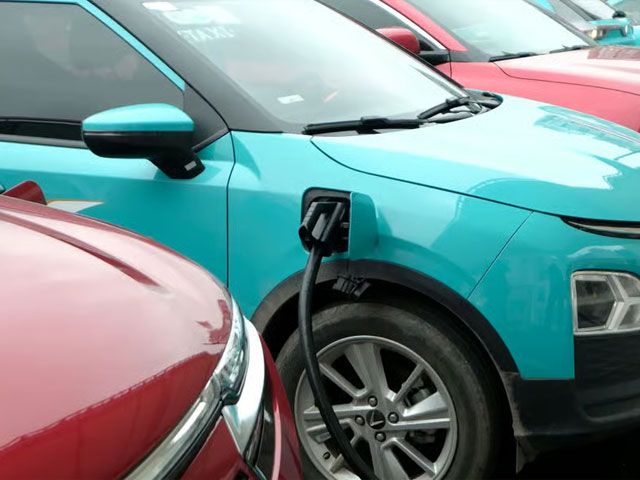 مشرق وسطیٰ میں جنگی صورت حال سے الیکٹرک گاڑیاں بنانے والی کمپنیوں کی چاندی