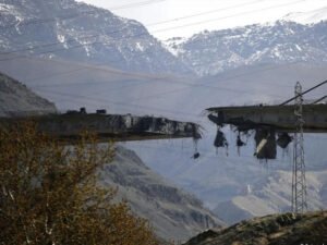 ایران جنگ چھٹے ہفتے میں داخل : ٹرمپ کی پلوں اور بجلی گھروں کو نشانہ بنانے کی دھمکی