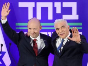 اسرائیل میں نیتن یاہو کے خلاف دو سابق وزرائے اعظم متحد