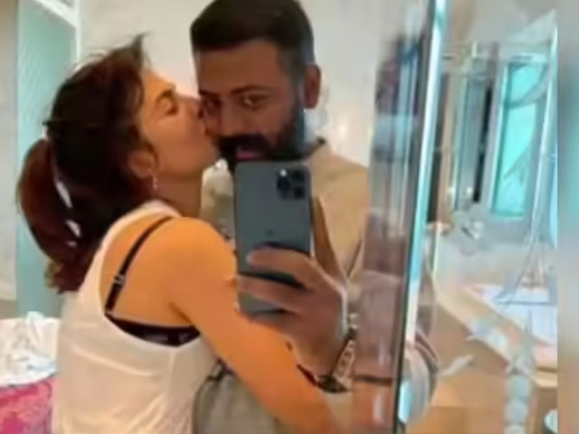 منی لانڈرنگ کیس: جیکولین فرنانڈس اپنے ہی بوائے فرینڈ کےخلاف وعدہ معاف گواہ بننے کو تیار