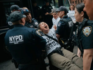 نیویارک: امریکا کی جانب سے اسرائیل کو اسلحہ دینے کے خلاف احتجاج: درجنوں افراد گرفتار