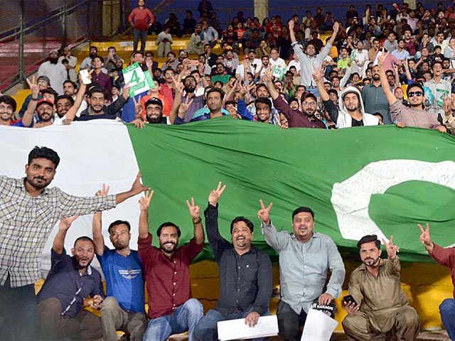 پی ایس ایل 11 فینز اب پلے آف مقابلے بھی اسٹیڈیم میں دیکھ سکیں گے