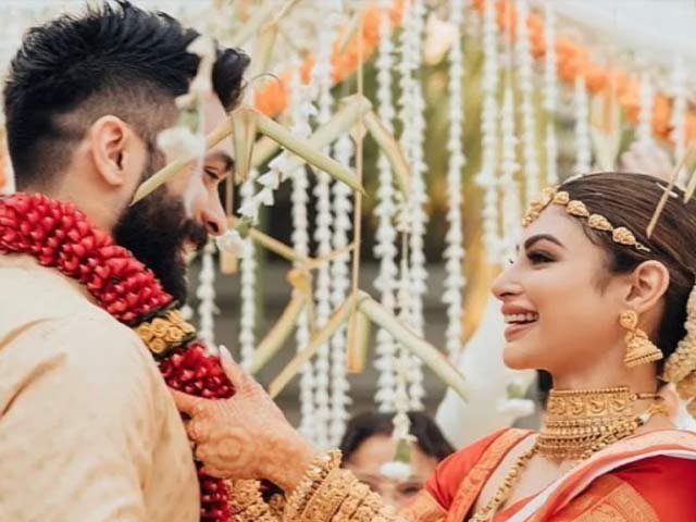 اداکارہ مونی رائے اور سورج نمبیار نے 4 سال بعد علیحدگی کا اعلان کر دیا