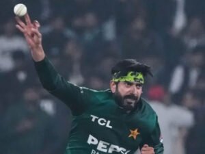 عثمان طارق کی وائٹلٹی بلاسٹ میں انٹری: واروکشائر سے معاہدہ