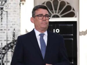 برطانیہ میں پھر سیاسی تبدیلی، اینڈی برنہم نئے وزیراعظم بن گئے