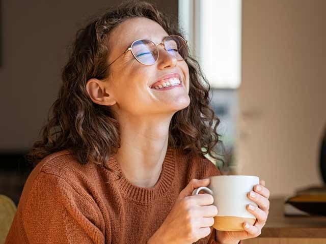 کافی پیئیں اور عمر رسیدگی کے اثرات کم کریں : جدید تحقیق